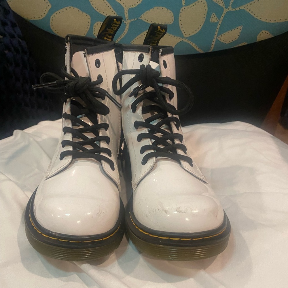 Dr martens kids size 3 white